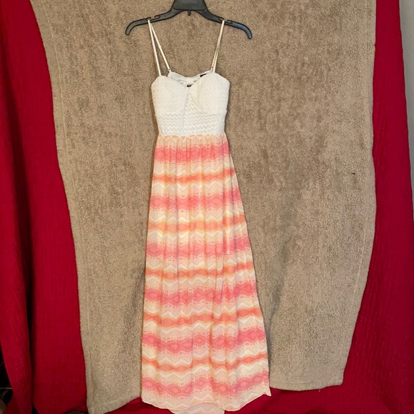 Dresses & Skirts - EUC dress size small